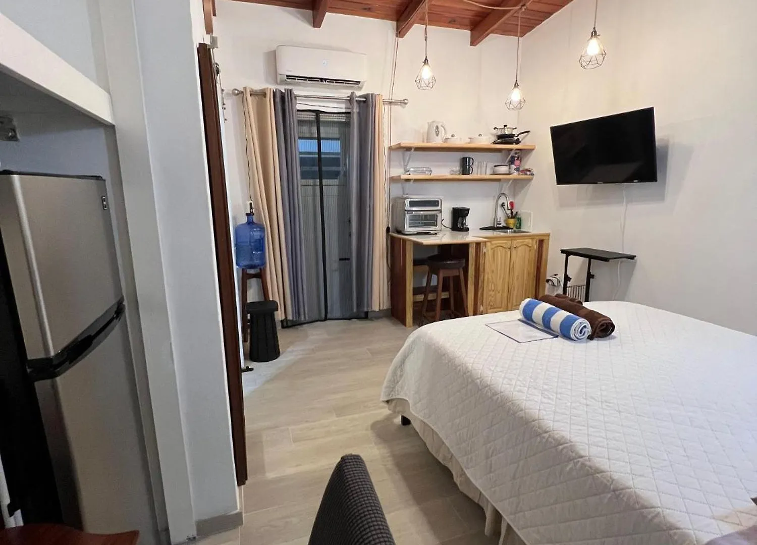 Labellevue Antigua Micro-Hotel And Car Rental Crosbies