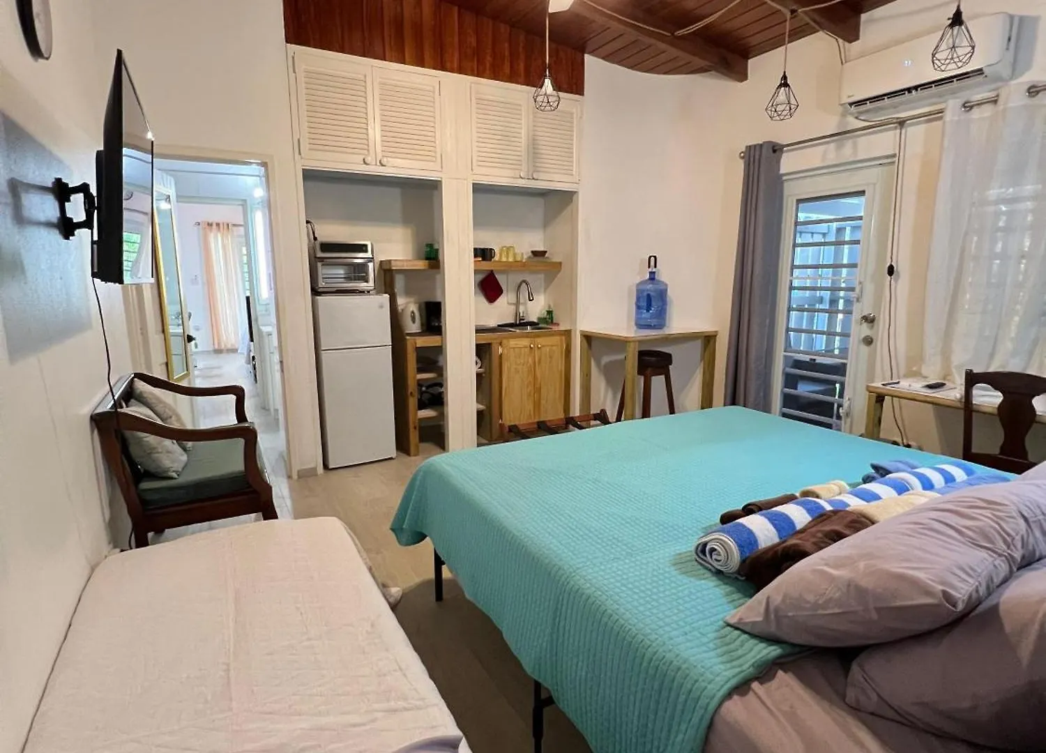 Guest house Labellevue Antigua Micro-Hotel And Car Rental Crosbies